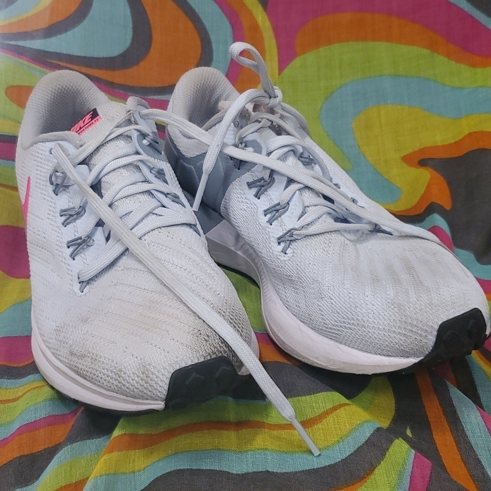 Nike Grey Accents w/Pink Swoop Running Shoes SZ 8